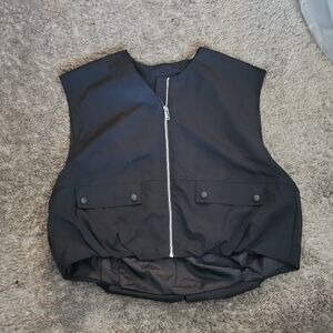 Like New Black Zip-Front Cropped Vest Top Size L